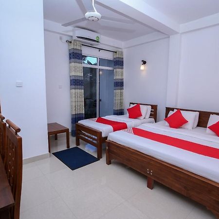 Oyo 438 Sarala Residence Hotel Kandy Exterior foto