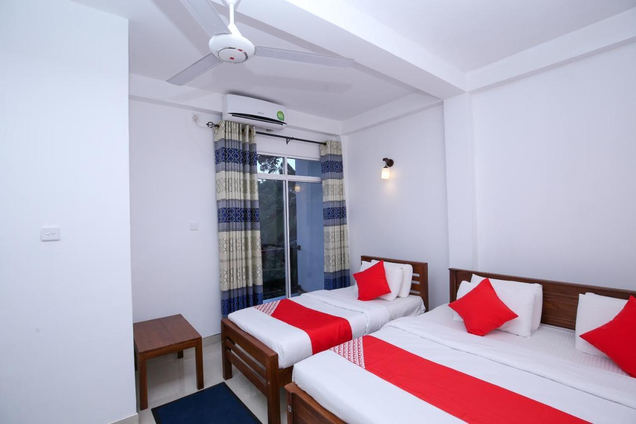 Oyo 438 Sarala Residence Hotel Kandy Exterior foto