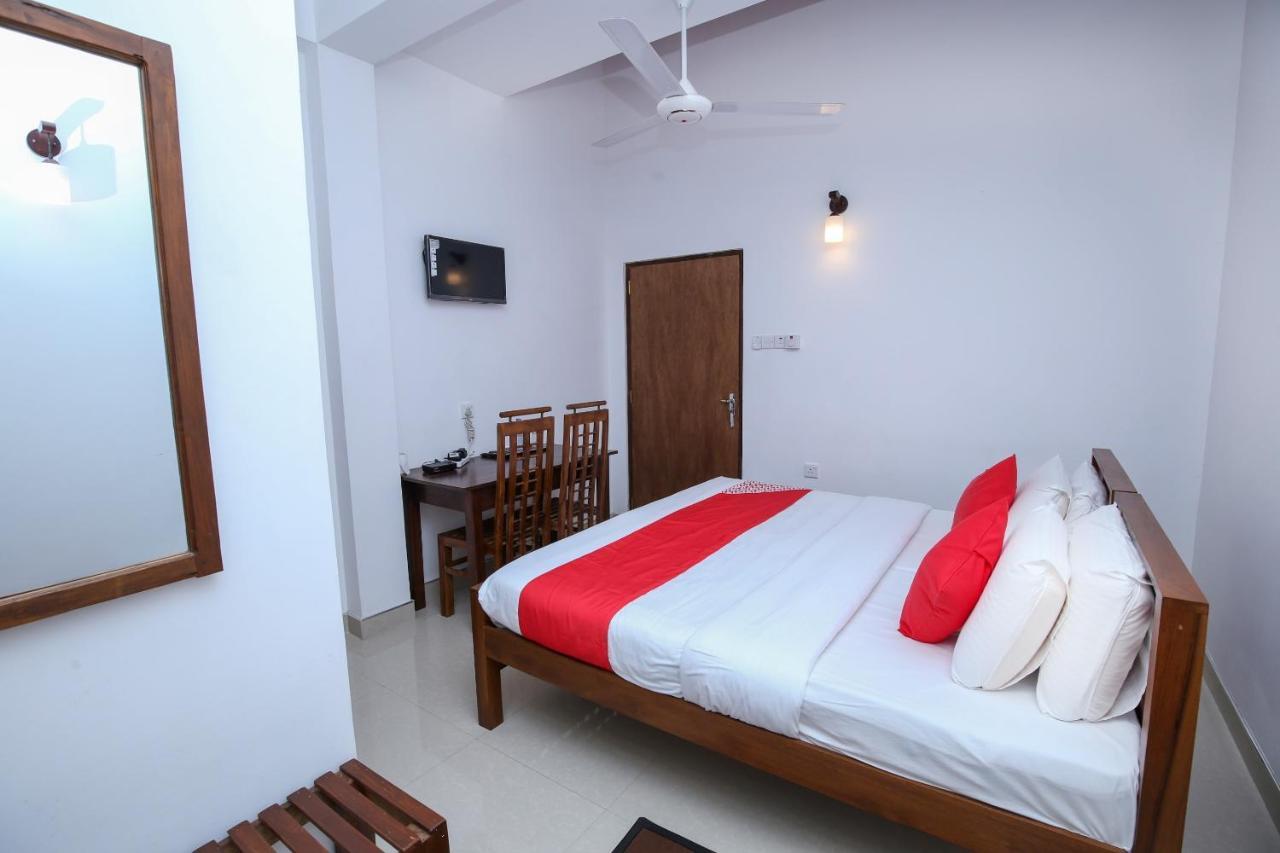 Oyo 438 Sarala Residence Hotel Kandy Exterior foto