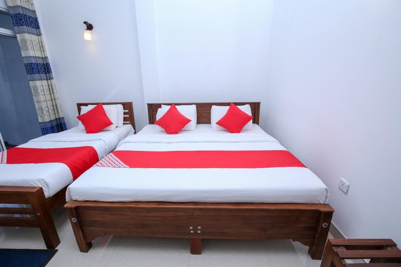 Oyo 438 Sarala Residence Hotel Kandy Habitación foto